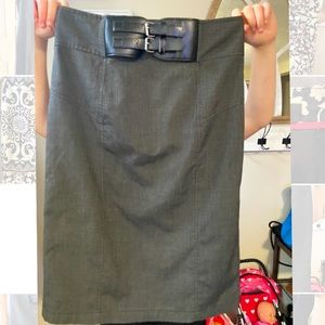 Worthington skirt size 8 with buckle